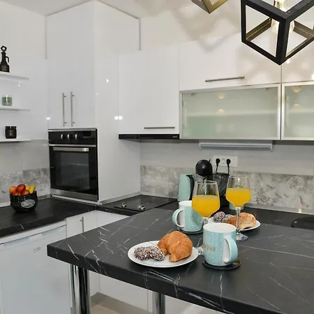 Deni Apartment *